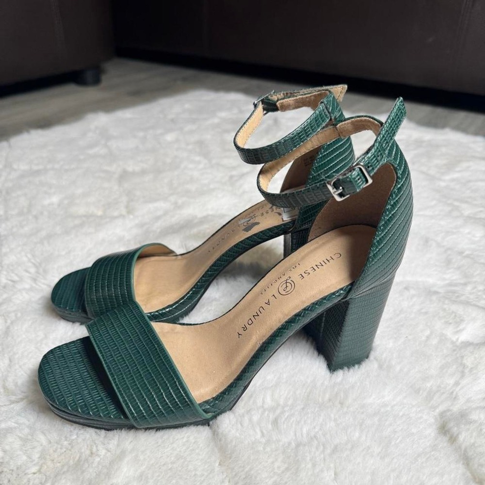 Chinese Laundry Green Crocodile Texture Block Heel Ankle Strap Sandals 5.5